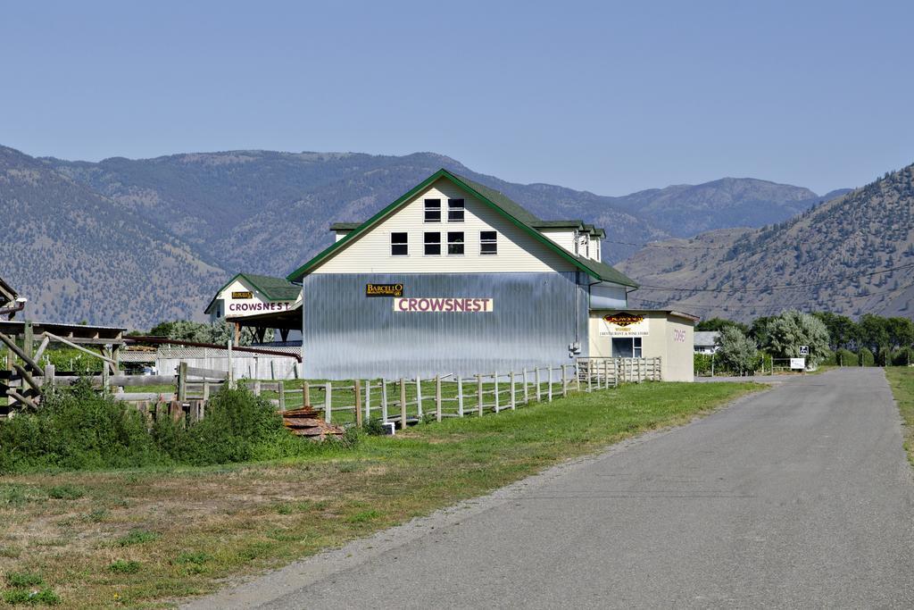 Crowsnest Vineyards Guesthouse Keremeos Экстерьер фото