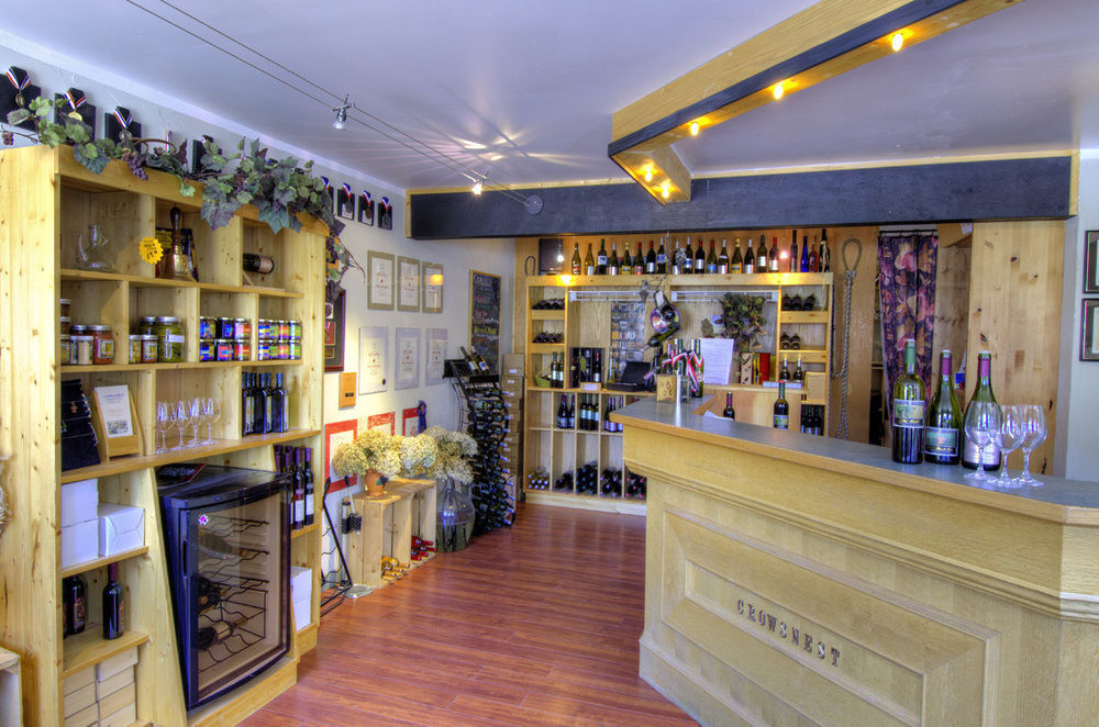 Crowsnest Vineyards Guesthouse Keremeos Экстерьер фото