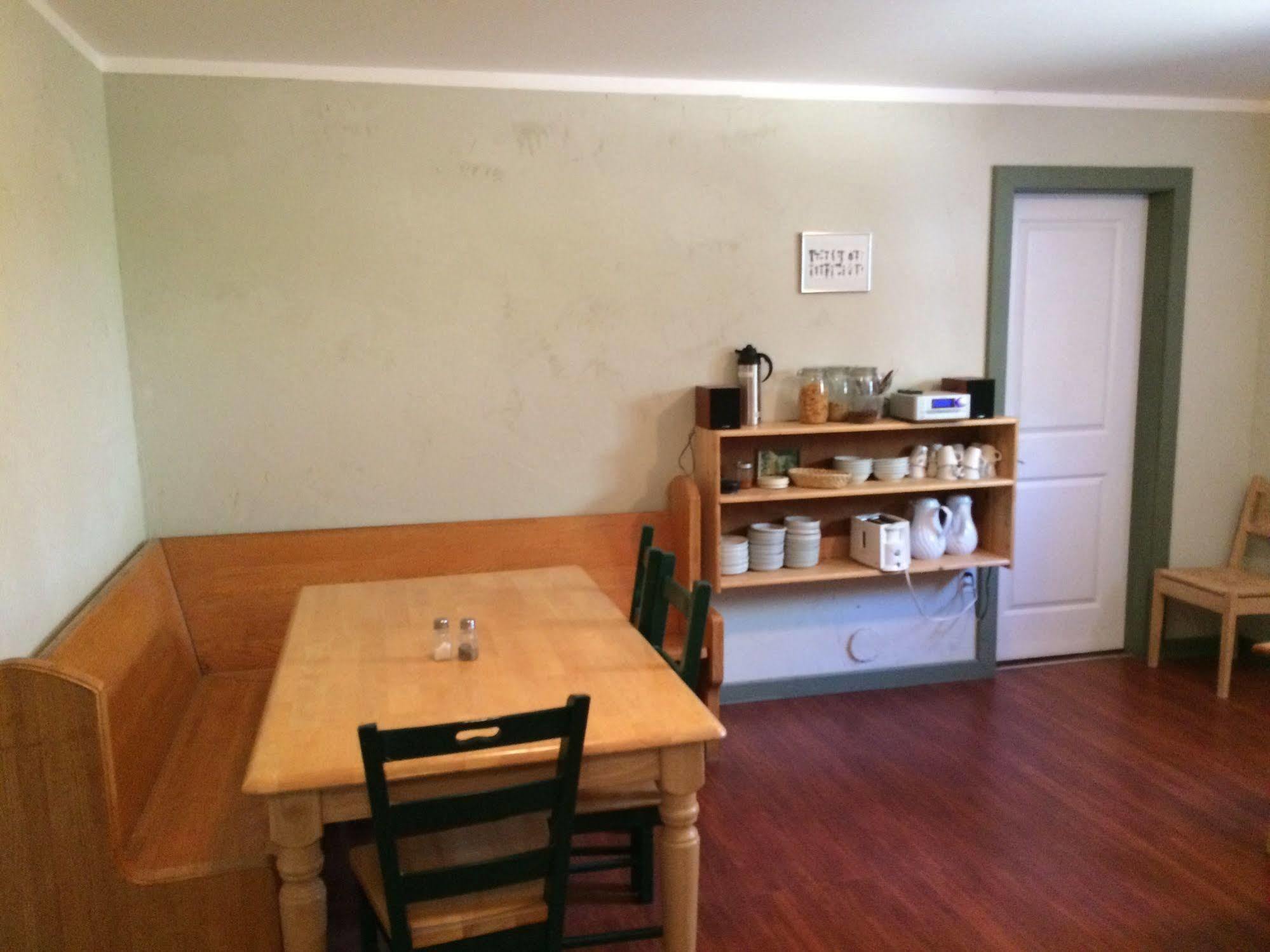 Crowsnest Vineyards Guesthouse Keremeos Экстерьер фото